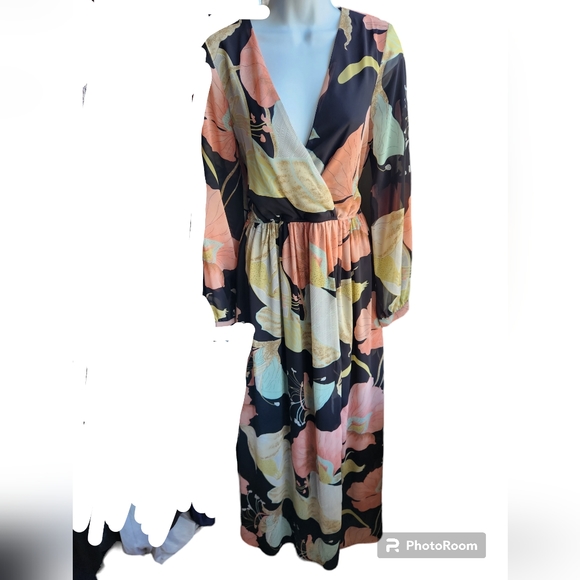 Lulus Dresses & Skirts - Lulus Wondrous Water Lilies Black Floral Print Maxi Dress Size M